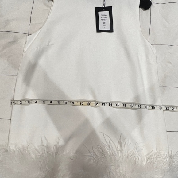 NEVER WORN ** NEW WITH TAGS WHITE FEATHER MINI - Picture 8 of 8